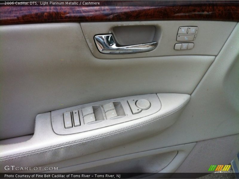 Light Platinum Metallic / Cashmere 2006 Cadillac DTS