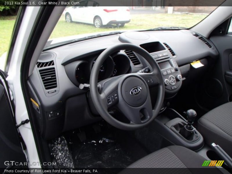 Clear White / Black Cloth 2013 Kia Soul 1.6