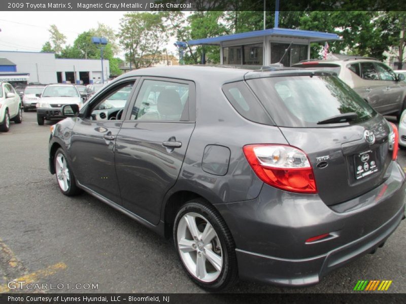 Magnetic Gray Metallic / Dark Charcoal 2009 Toyota Matrix S