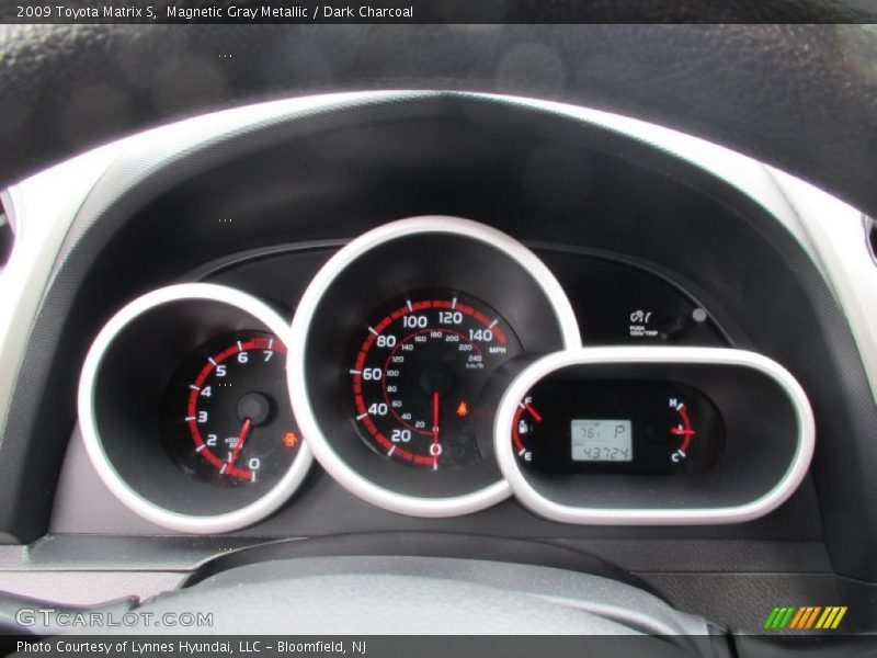Magnetic Gray Metallic / Dark Charcoal 2009 Toyota Matrix S