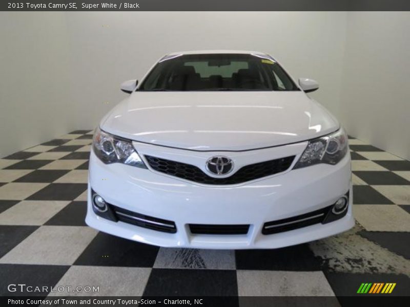 Super White / Black 2013 Toyota Camry SE