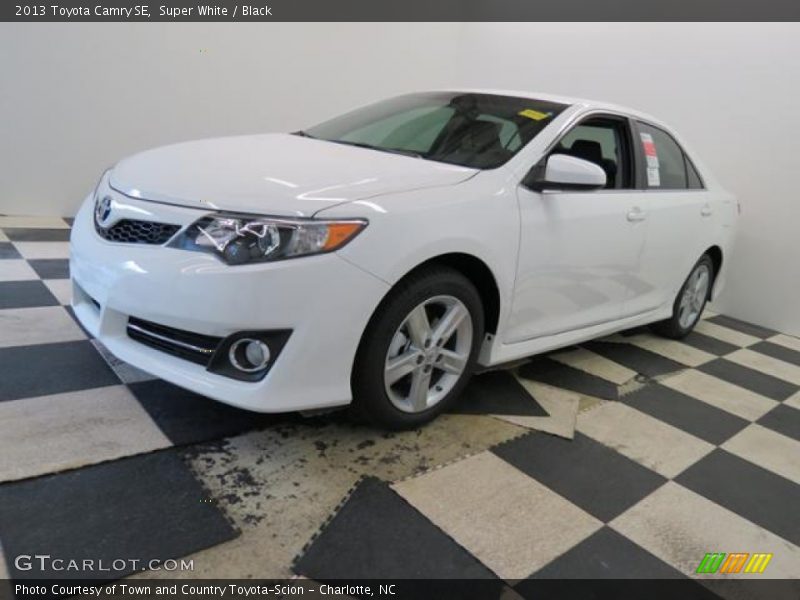 Super White / Black 2013 Toyota Camry SE