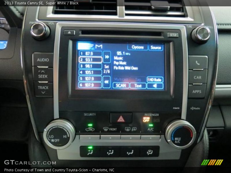 Super White / Black 2013 Toyota Camry SE