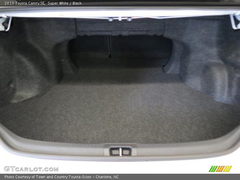 Super White / Black 2013 Toyota Camry SE