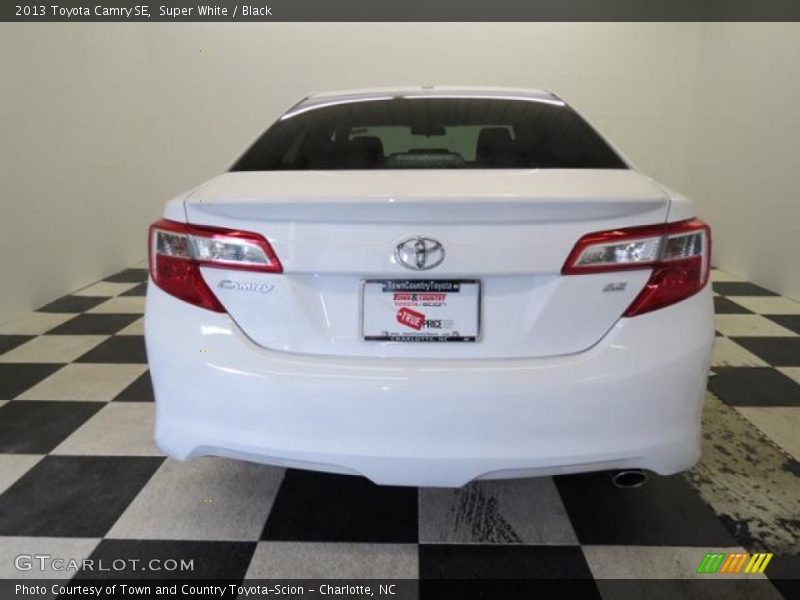 Super White / Black 2013 Toyota Camry SE
