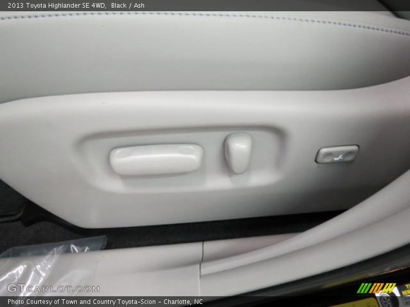 Black / Ash 2013 Toyota Highlander SE 4WD