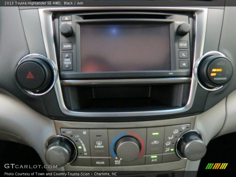 Controls of 2013 Highlander SE 4WD