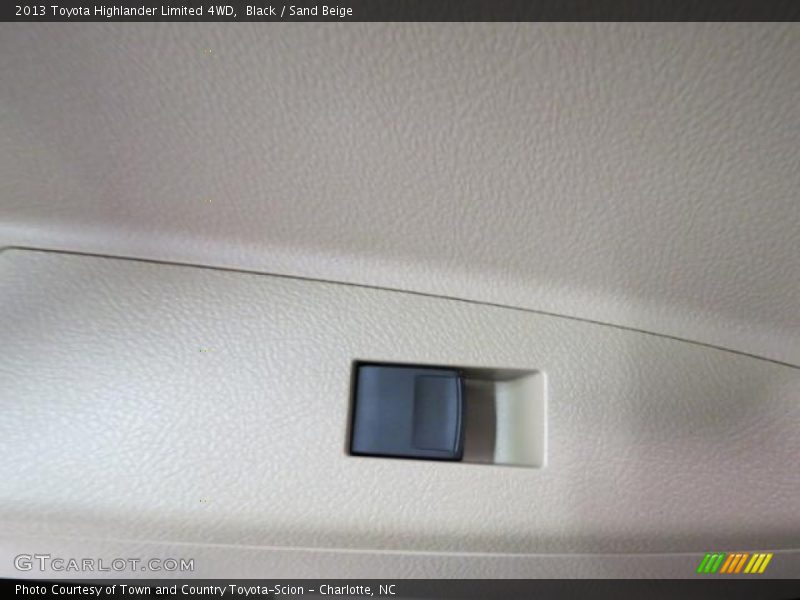 Black / Sand Beige 2013 Toyota Highlander Limited 4WD