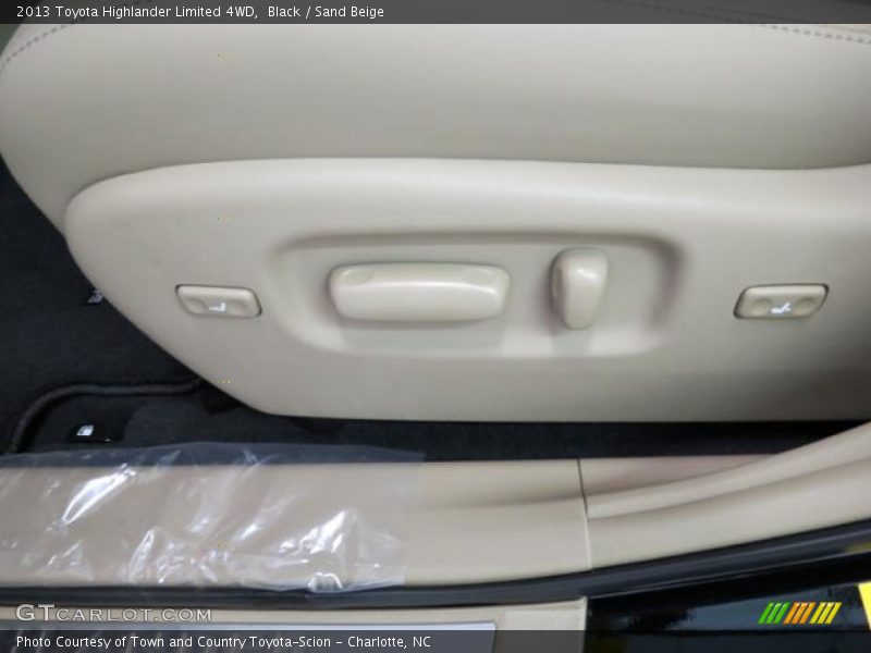 Black / Sand Beige 2013 Toyota Highlander Limited 4WD