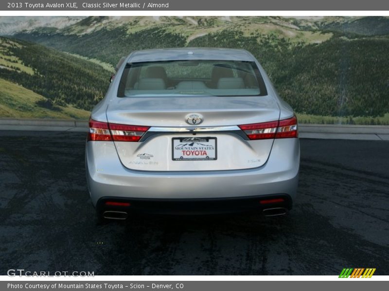 Classic Silver Metallic / Almond 2013 Toyota Avalon XLE