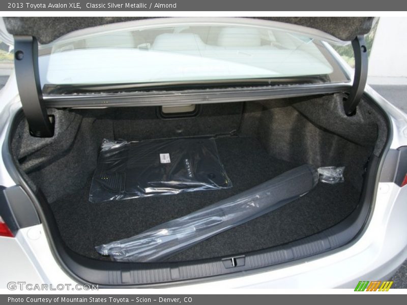 Classic Silver Metallic / Almond 2013 Toyota Avalon XLE