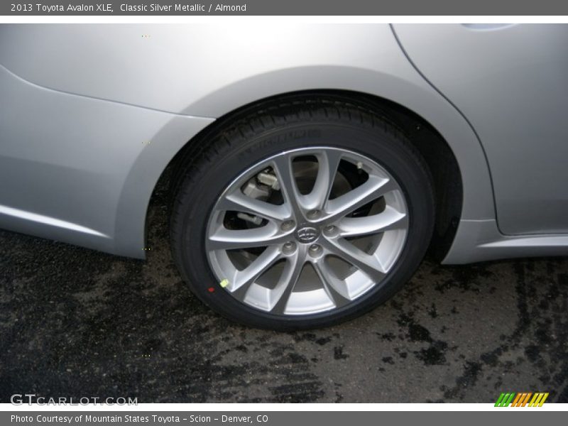 Classic Silver Metallic / Almond 2013 Toyota Avalon XLE