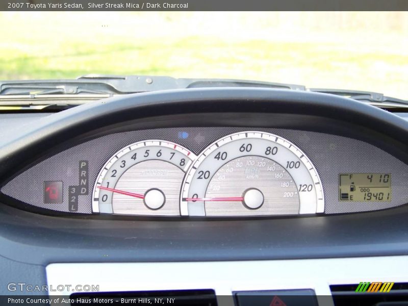 Silver Streak Mica / Dark Charcoal 2007 Toyota Yaris Sedan