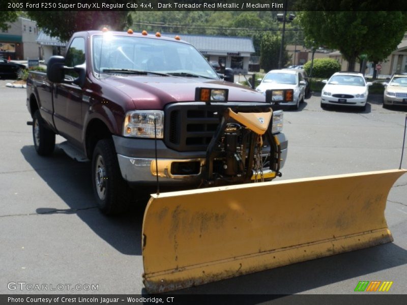Dark Toreador Red Metallic / Medium Flint 2005 Ford F250 Super Duty XL Regular Cab 4x4