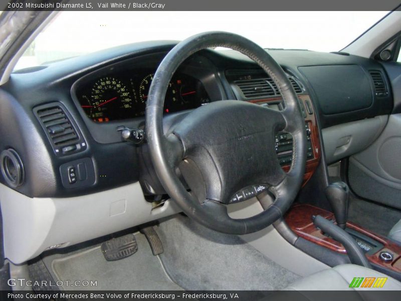 Vail White / Black/Gray 2002 Mitsubishi Diamante LS