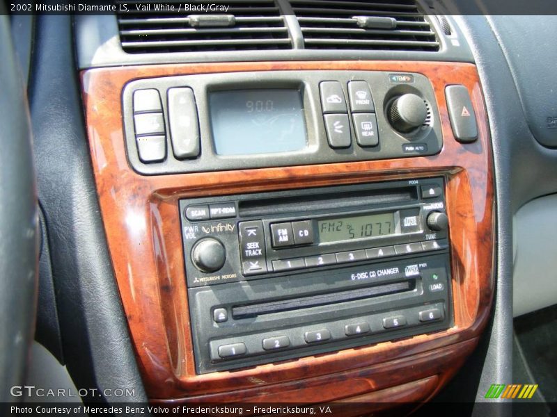 Vail White / Black/Gray 2002 Mitsubishi Diamante LS