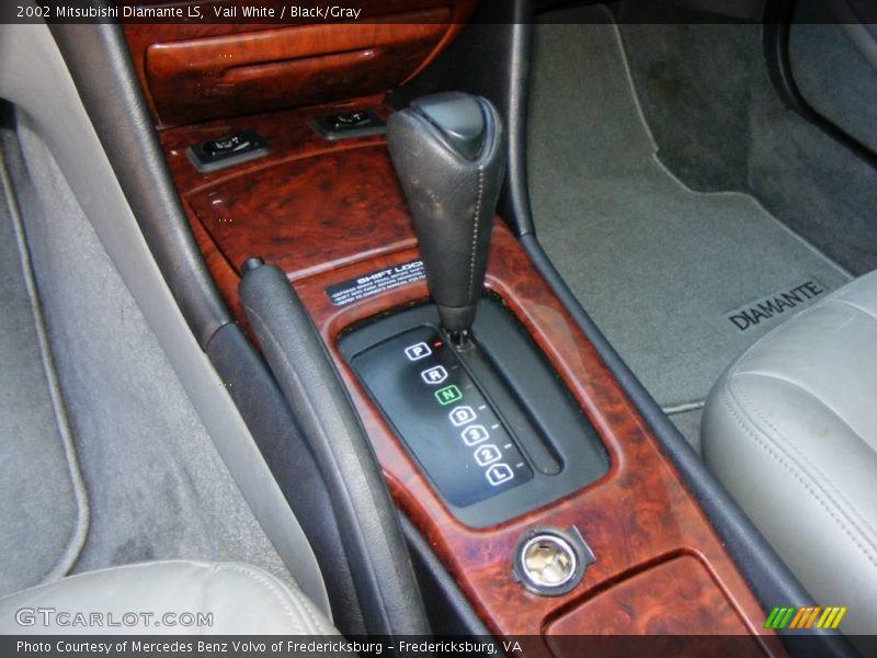 Vail White / Black/Gray 2002 Mitsubishi Diamante LS