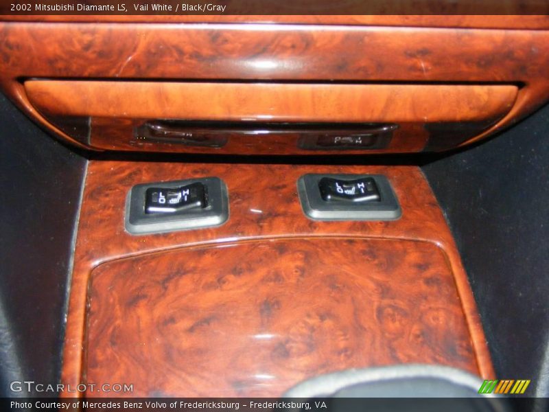 Vail White / Black/Gray 2002 Mitsubishi Diamante LS