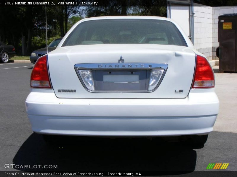 Vail White / Black/Gray 2002 Mitsubishi Diamante LS