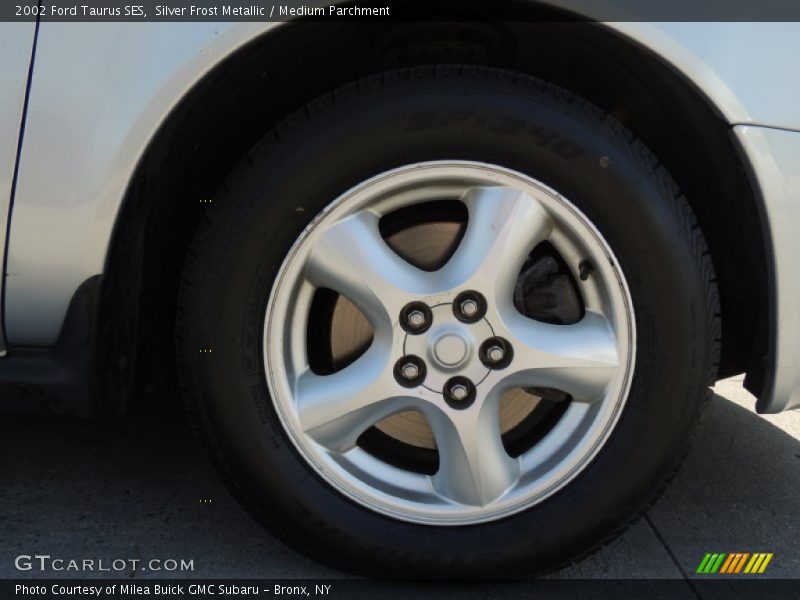 Silver Frost Metallic / Medium Parchment 2002 Ford Taurus SES