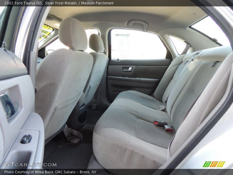 Silver Frost Metallic / Medium Parchment 2002 Ford Taurus SES