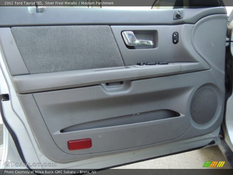 Silver Frost Metallic / Medium Parchment 2002 Ford Taurus SES