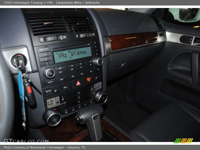 Campanella White / Anthracite 2009 Volkswagen Touareg 2 VR6