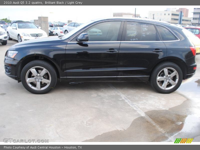 Brilliant Black / Light Grey 2010 Audi Q5 3.2 quattro