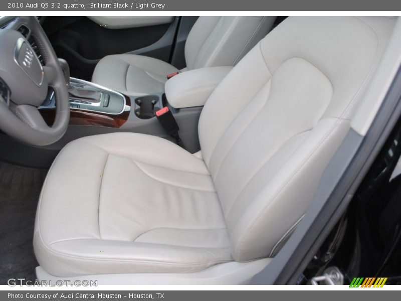 Brilliant Black / Light Grey 2010 Audi Q5 3.2 quattro