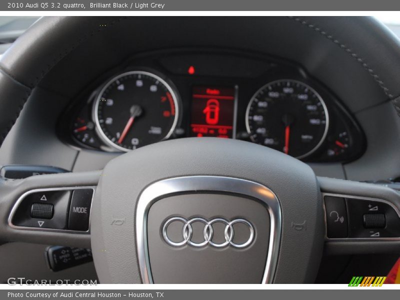 Brilliant Black / Light Grey 2010 Audi Q5 3.2 quattro