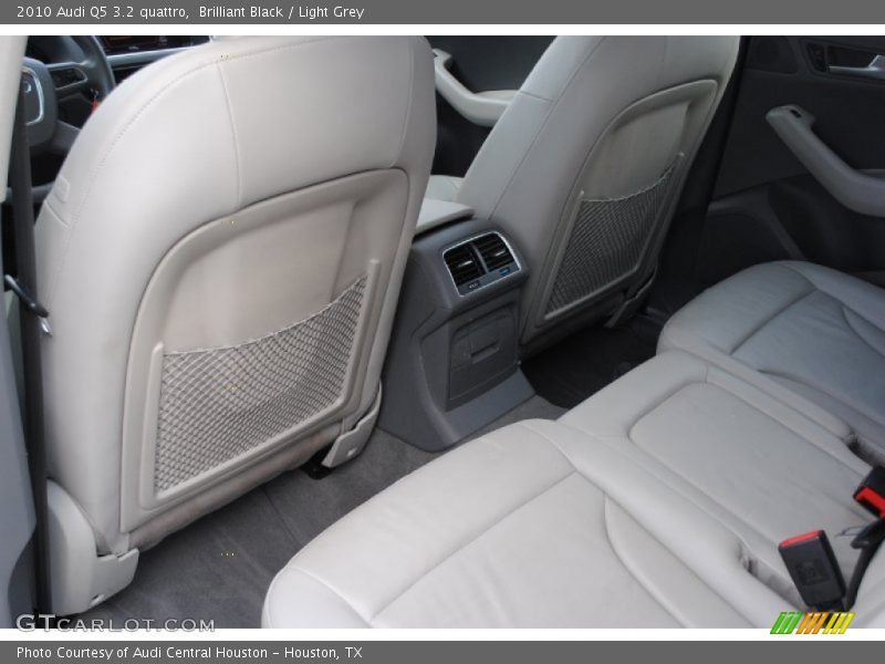 Brilliant Black / Light Grey 2010 Audi Q5 3.2 quattro