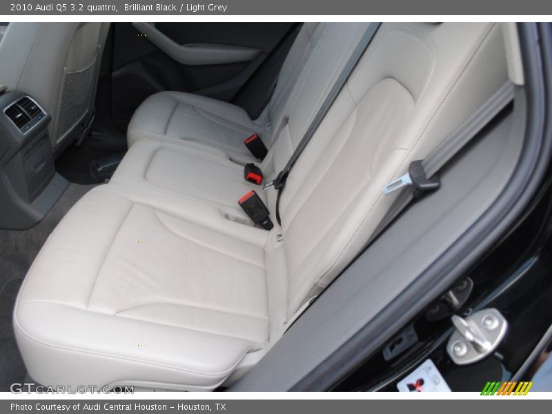 Brilliant Black / Light Grey 2010 Audi Q5 3.2 quattro