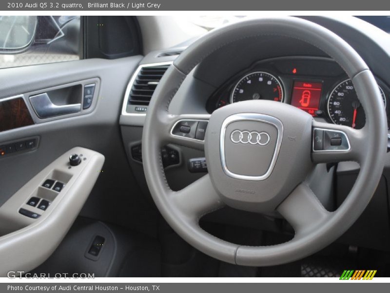 Brilliant Black / Light Grey 2010 Audi Q5 3.2 quattro