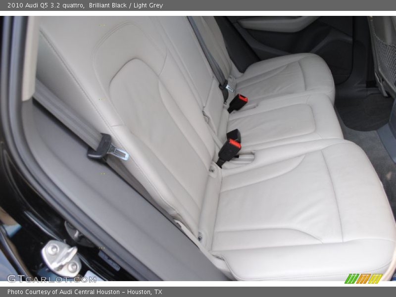 Brilliant Black / Light Grey 2010 Audi Q5 3.2 quattro