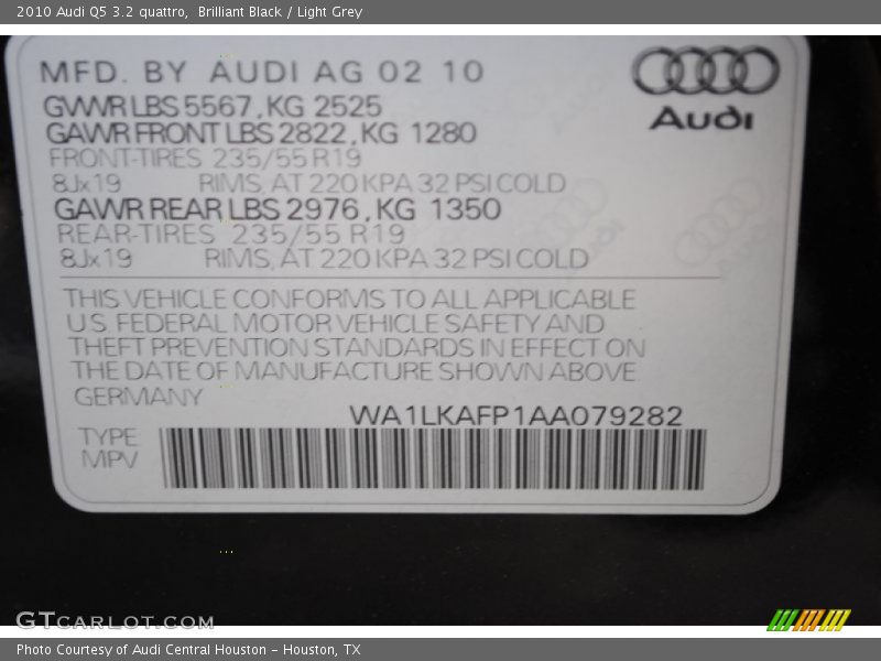 Brilliant Black / Light Grey 2010 Audi Q5 3.2 quattro
