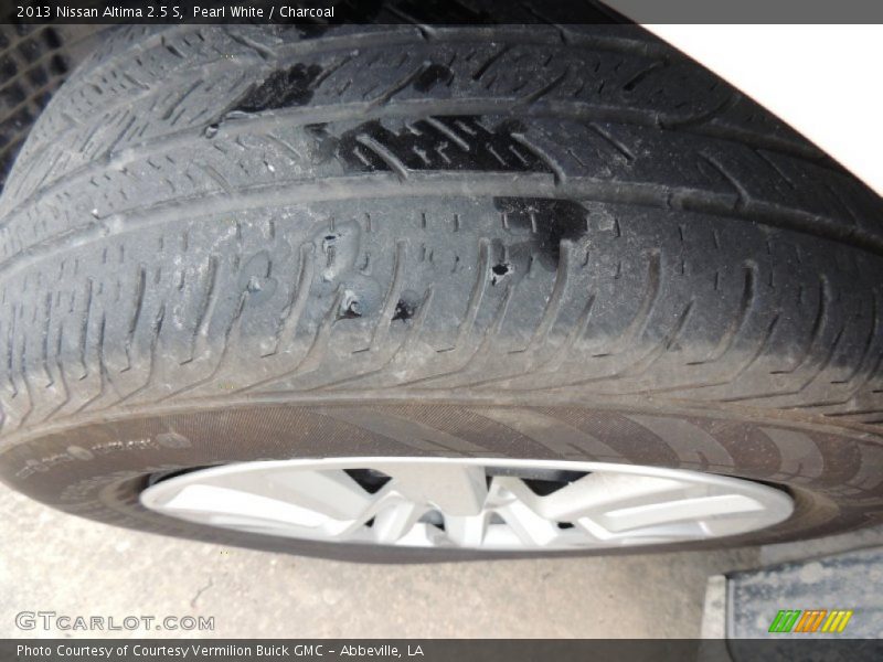 Pearl White / Charcoal 2013 Nissan Altima 2.5 S