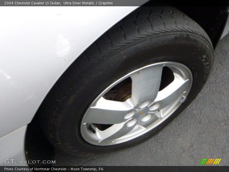 Ultra Silver Metallic / Graphite 2004 Chevrolet Cavalier LS Sedan