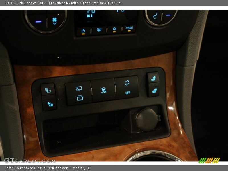 Quicksilver Metallic / Titanium/Dark Titanium 2010 Buick Enclave CXL