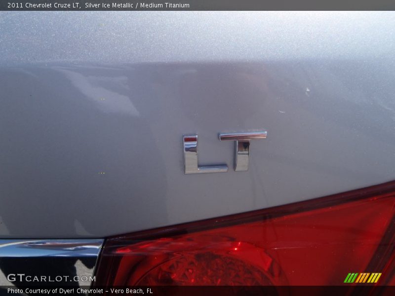Silver Ice Metallic / Medium Titanium 2011 Chevrolet Cruze LT