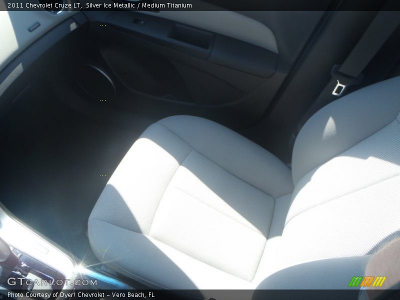 Silver Ice Metallic / Medium Titanium 2011 Chevrolet Cruze LT