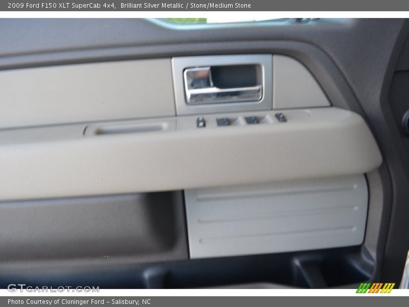 Brilliant Silver Metallic / Stone/Medium Stone 2009 Ford F150 XLT SuperCab 4x4