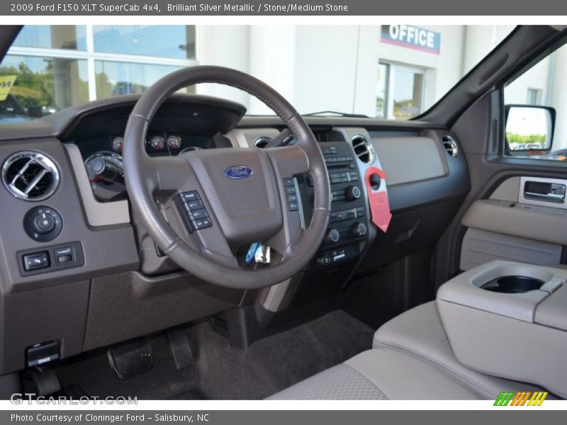 Brilliant Silver Metallic / Stone/Medium Stone 2009 Ford F150 XLT SuperCab 4x4