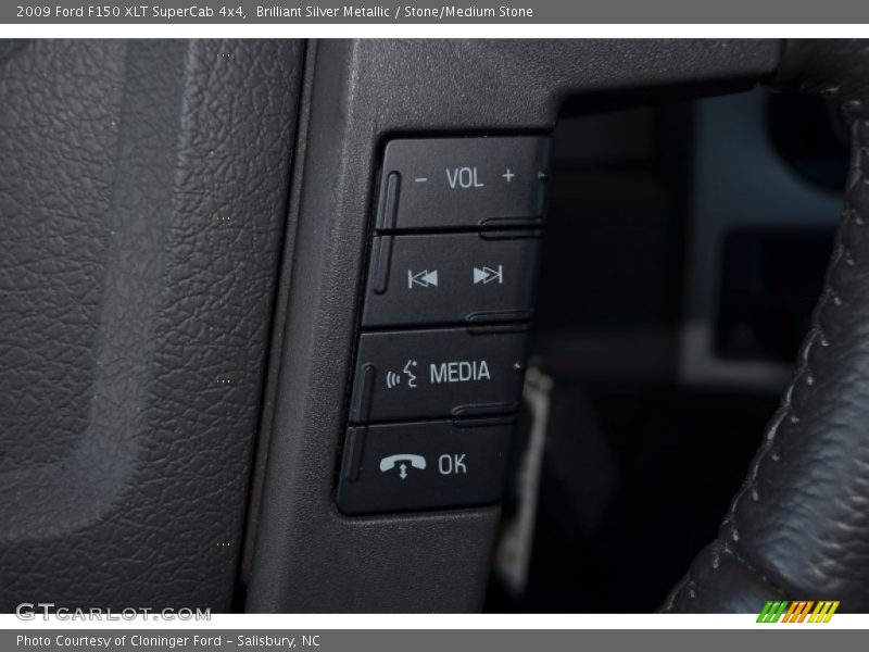 Brilliant Silver Metallic / Stone/Medium Stone 2009 Ford F150 XLT SuperCab 4x4
