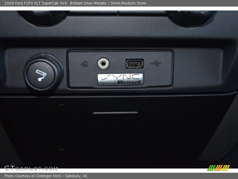 Brilliant Silver Metallic / Stone/Medium Stone 2009 Ford F150 XLT SuperCab 4x4