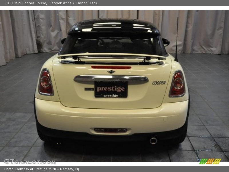 Pepper White / Carbon Black 2013 Mini Cooper Coupe