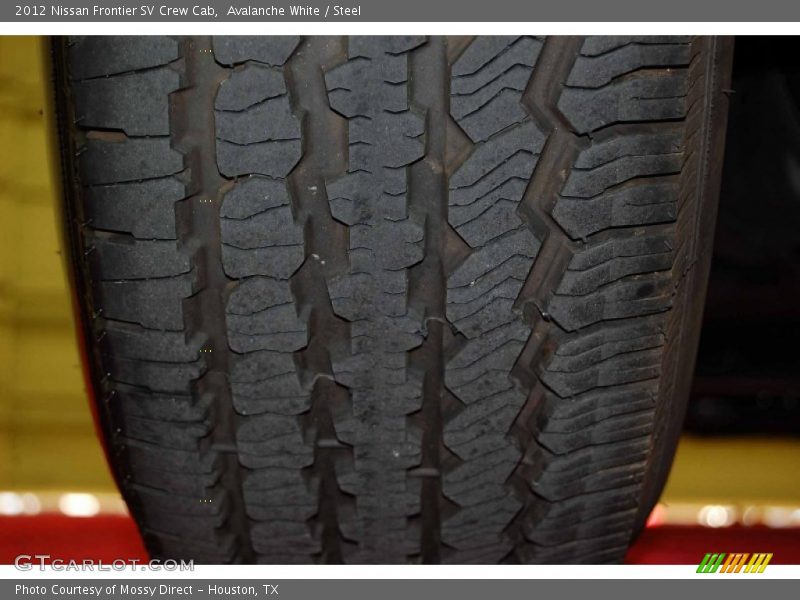 Avalanche White / Steel 2012 Nissan Frontier SV Crew Cab