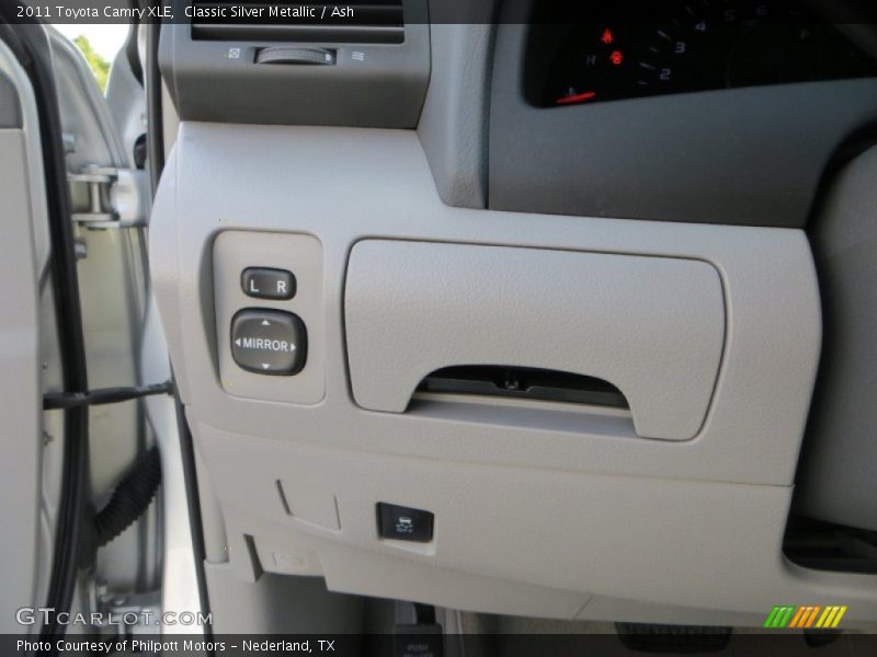 Classic Silver Metallic / Ash 2011 Toyota Camry XLE