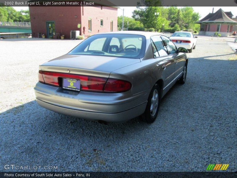 Light Sandrift Metallic / Taupe 2002 Buick Regal LS