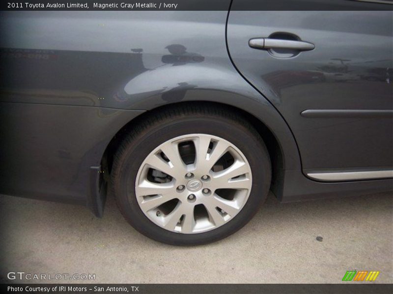 Magnetic Gray Metallic / Ivory 2011 Toyota Avalon Limited