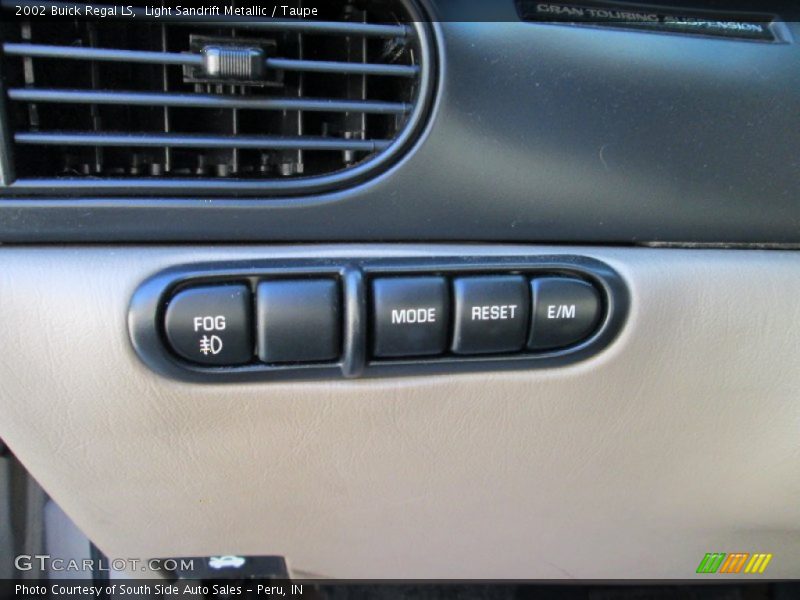 Light Sandrift Metallic / Taupe 2002 Buick Regal LS